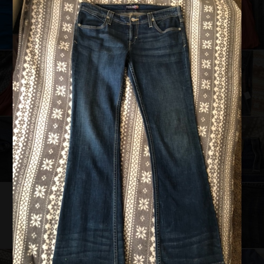 women’s Levis (Bootcut)